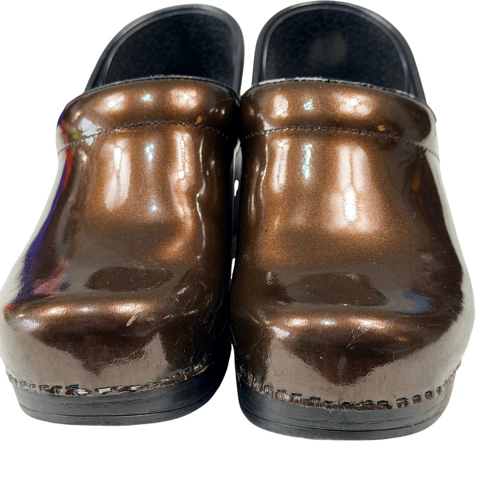 Dansko Professional Brown Pearlized Patent Leather Clogs Womens 36 Metallic